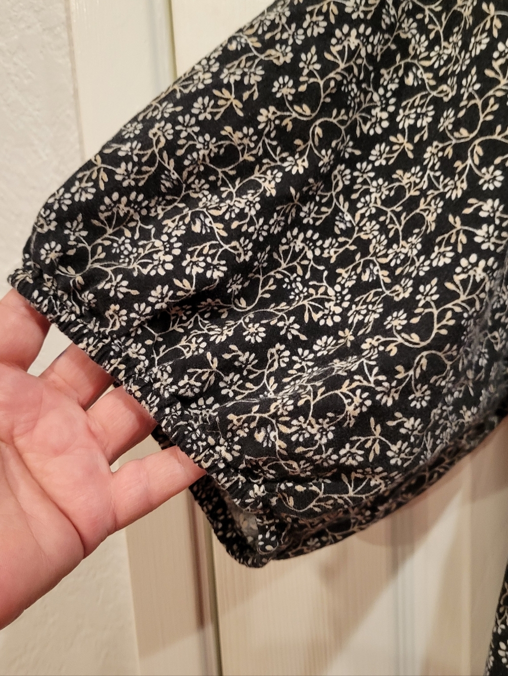 Universal Thread Black Floral V-Neck Bell Sleeve Mini Dress - Picture 4 of 8